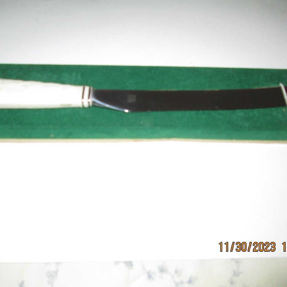 Lenox Stainless Steel HOSTESS Cake Cutter Knife w/ Platinum Trim & Original Box.